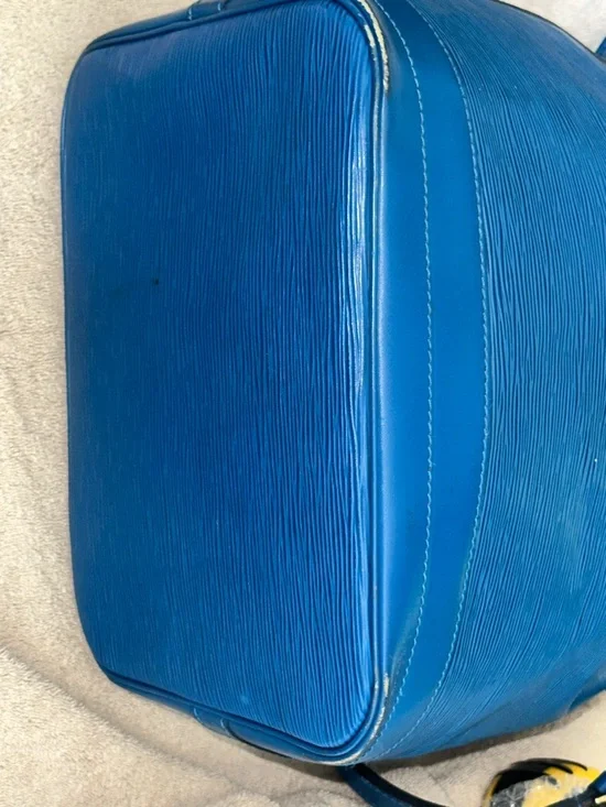 Authentic Vintage Louis Vuitton Noe Blue Epi Leather Drawstring Shoulder Bag - Picture 8 of 15